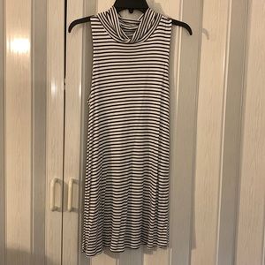 Ladies black and white sleeveless tank